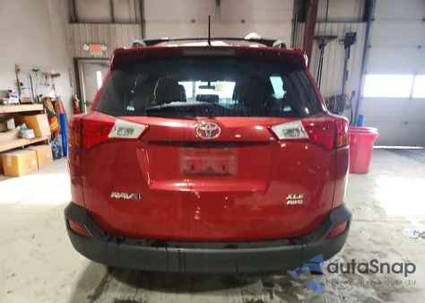 2015 Toyota Rav4 Xle z USA, uszkodzony, nr VIN JTMRFREV4FD152802